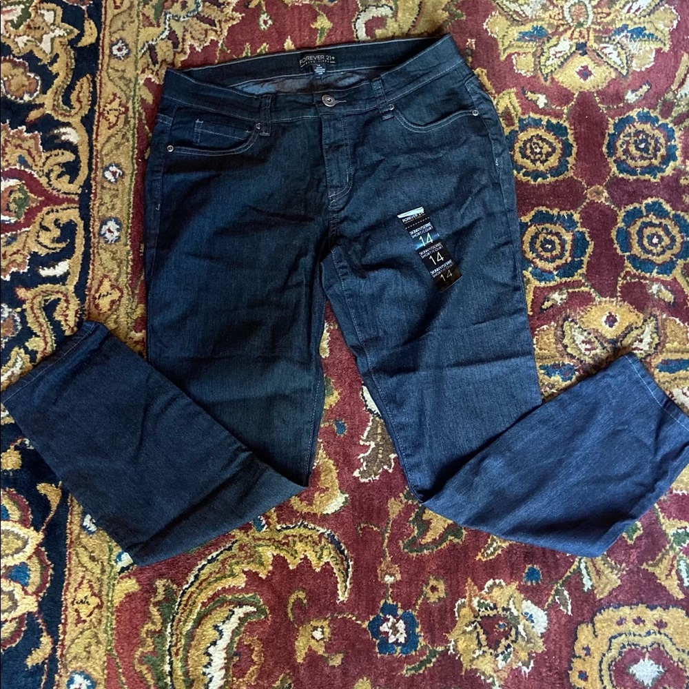 Brand new Forever 21 plus size jeans size 14 short.